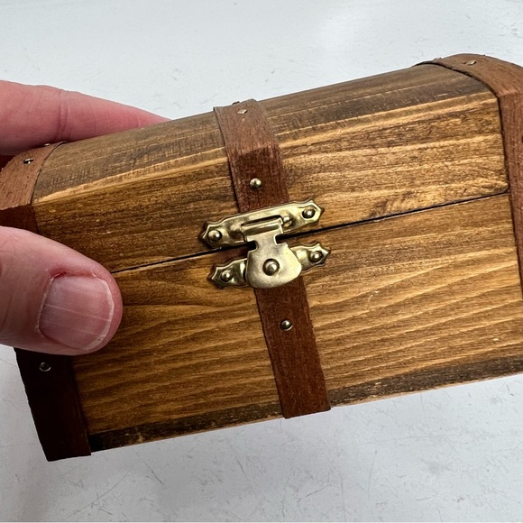 Wooden trinket box - Picture 4 of 14